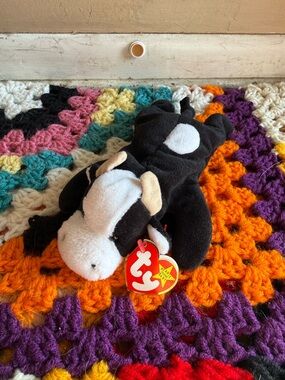 Ty Retired Daisy the Cow Beanie Baby with Original Tags and ERRORS